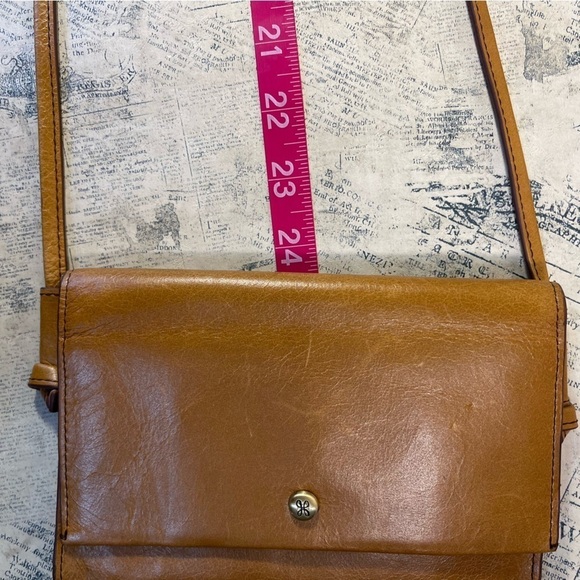 HOBO Bemuse Leather Compact Crossbody Bag - Picture 15 of 16